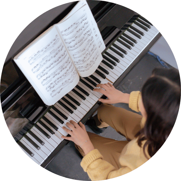 Two hands piano-about-us-play-piano Two hands piano-about-us-play-piano