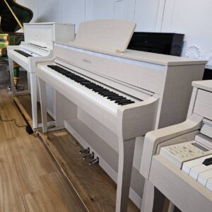 YAMAHA CLP 775