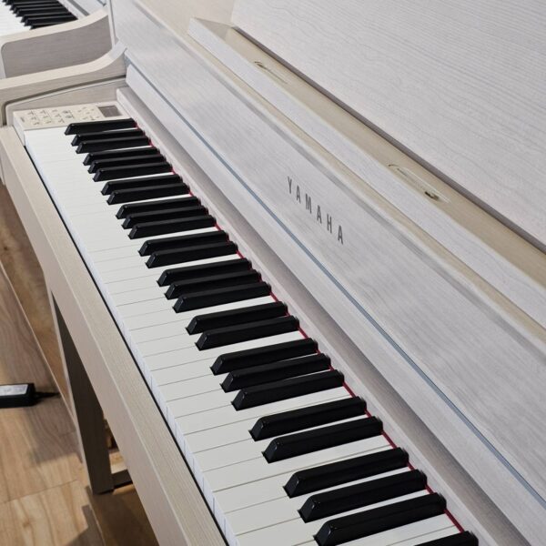 YAMAHA CLP-645WA