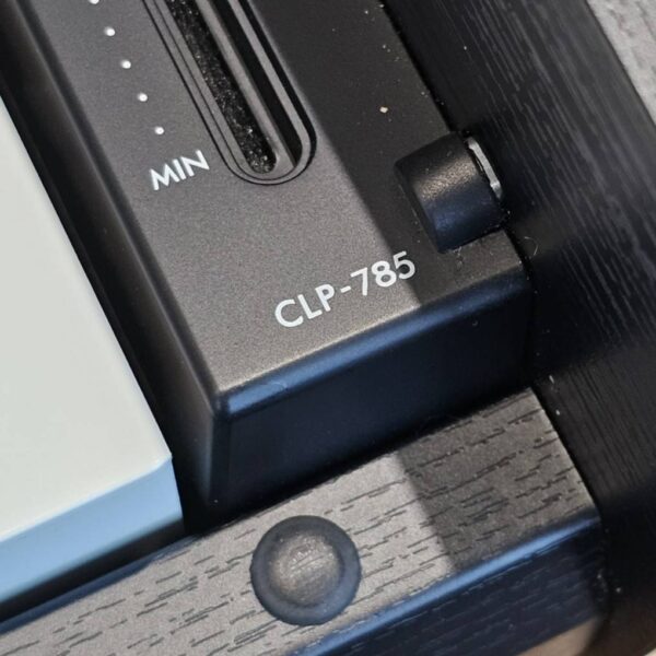 YAMAHA CLP 785