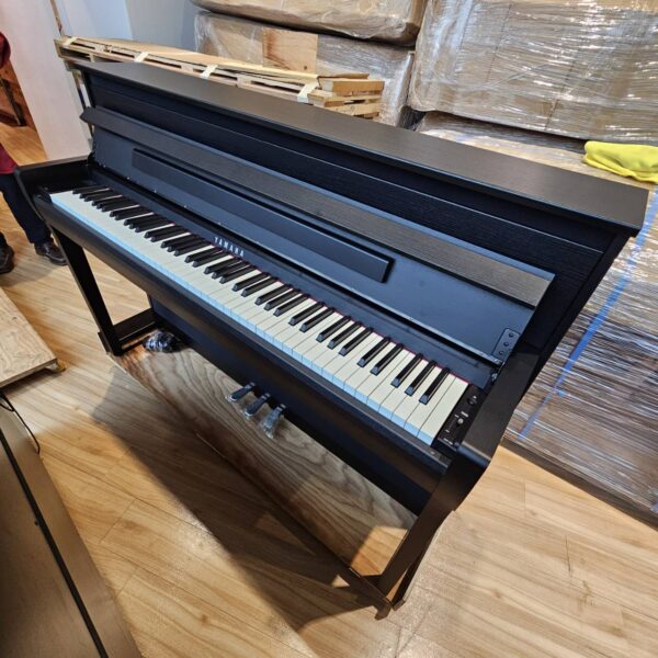 YAMAHA CLP 785