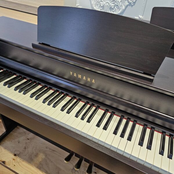 YAMAHA CLP-635