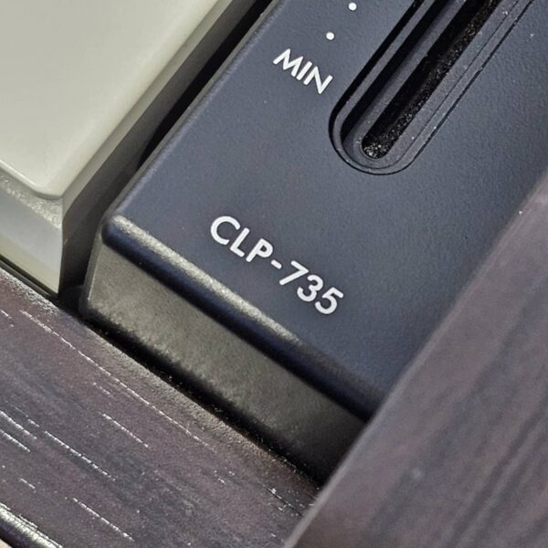 YAMAHA CLP-735