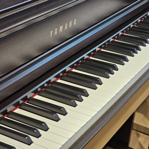 YAMAHA CLP-735
