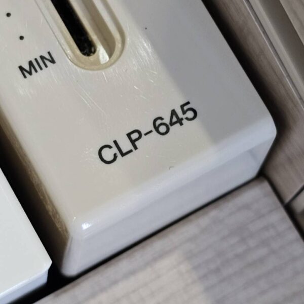YAMAHA CLP-645WA
