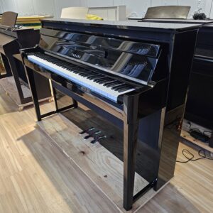 YAMAHA NU1X