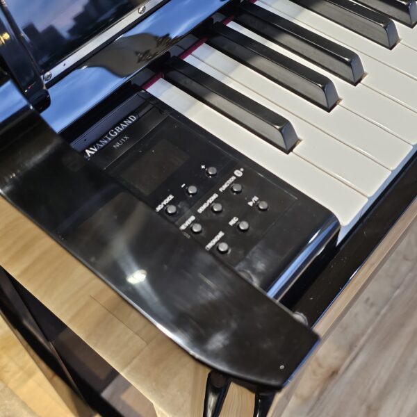 YAMAHA NU1X