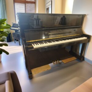 YAMAHA YU1直立式鋼琴